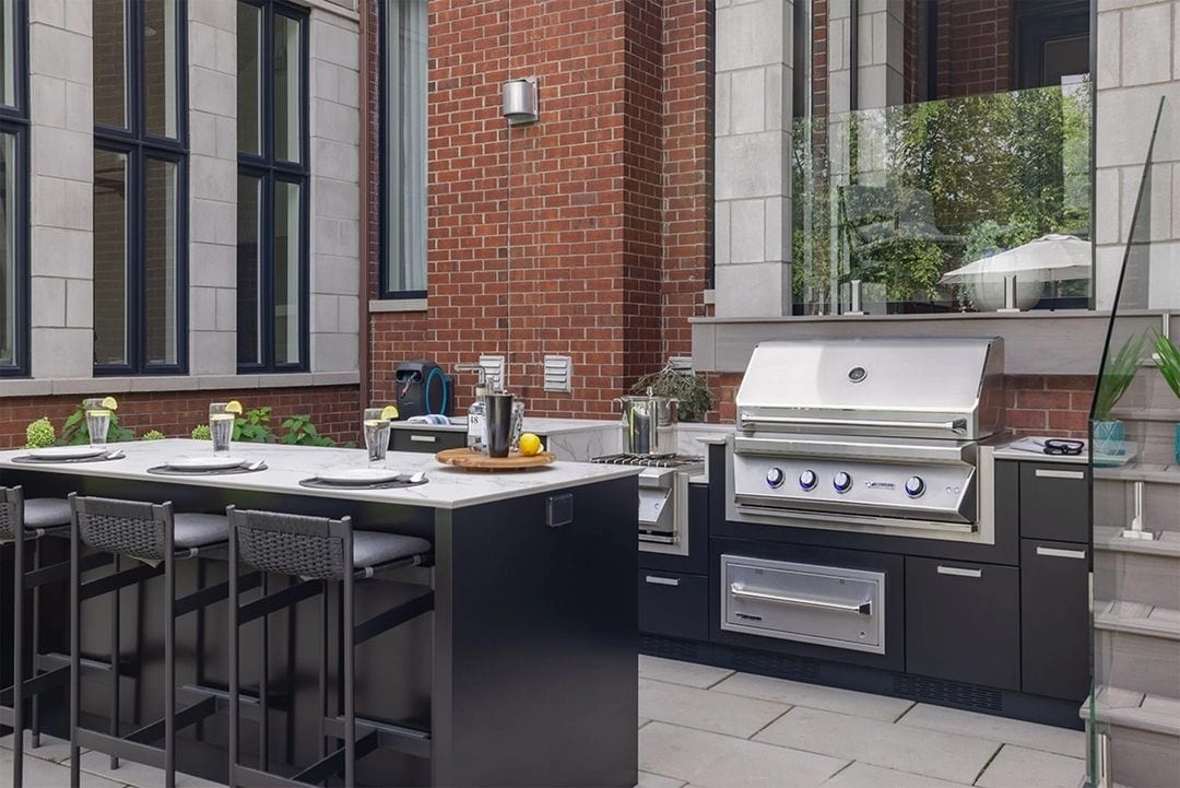 Twin Eagles 42-Inch 3-Burner Built-In Gas Grill TEBQ42G