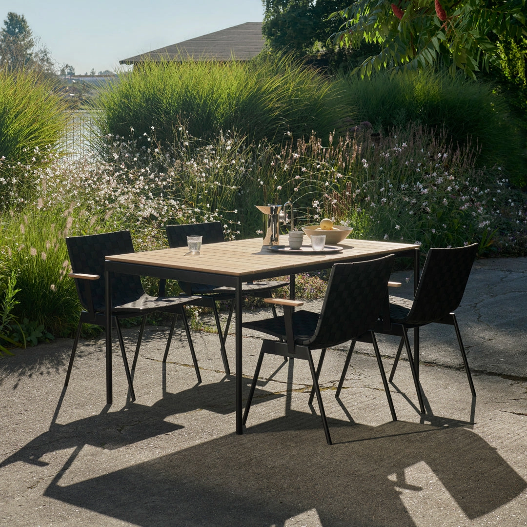 Ville AV25/AV26 Outdoor Dining Table