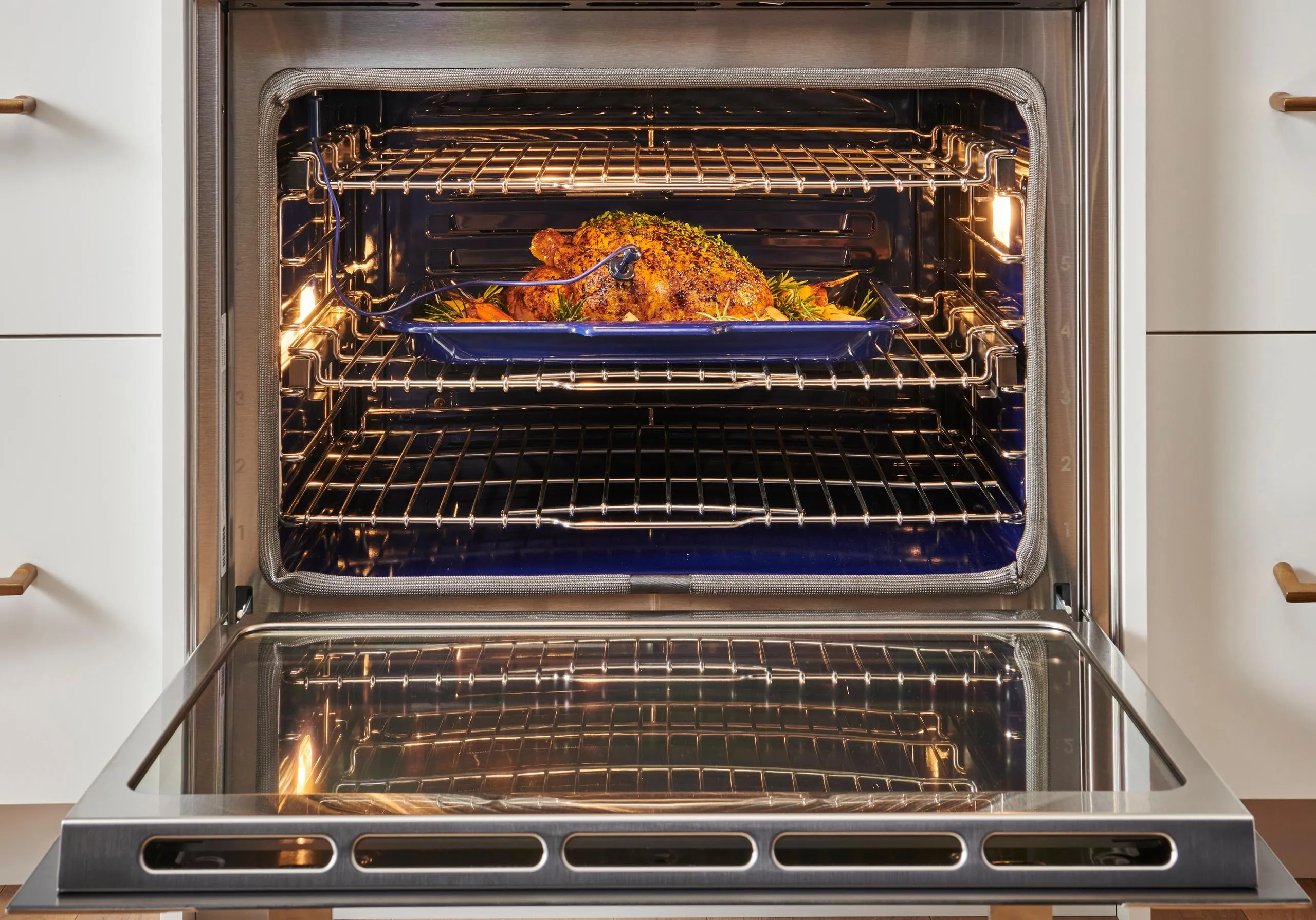 Wolf SO3050CMS 30" M Series Contemporary Stainless Steel Built-In Single Oven