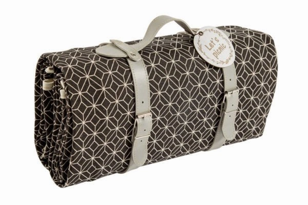 MustHave Steals Save Today Event Yuppie Gift Baskets Picnic/Beach Rug Medium | Black Geometric